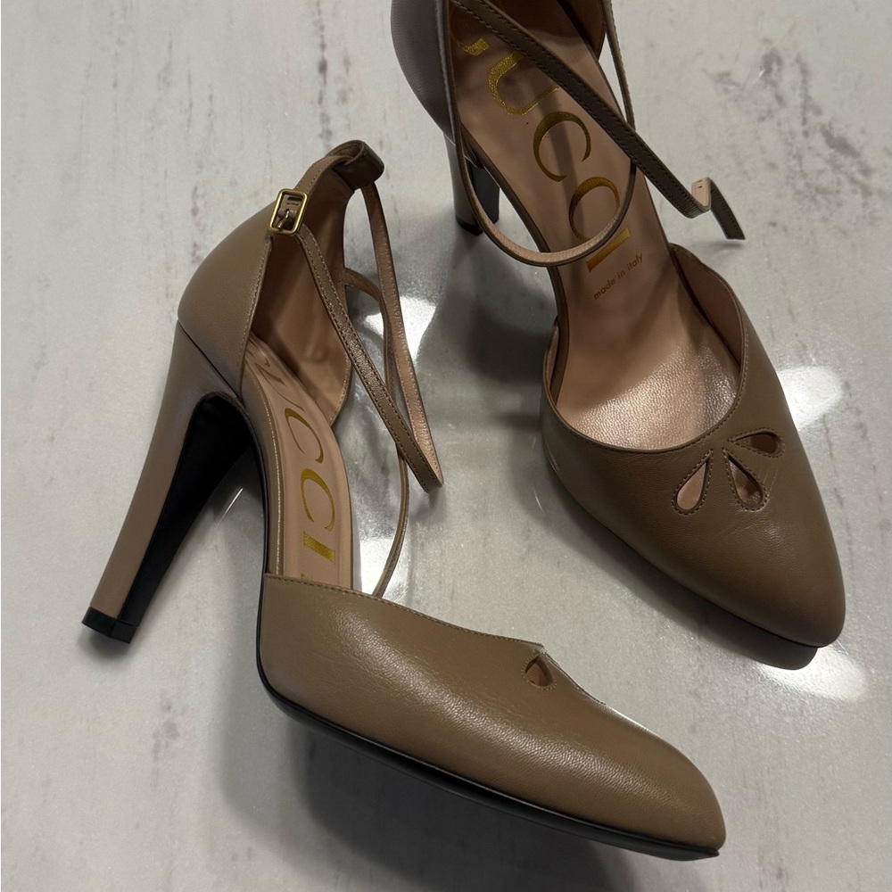 Gucci Women's Beige Leather Heels w Ankle Strap